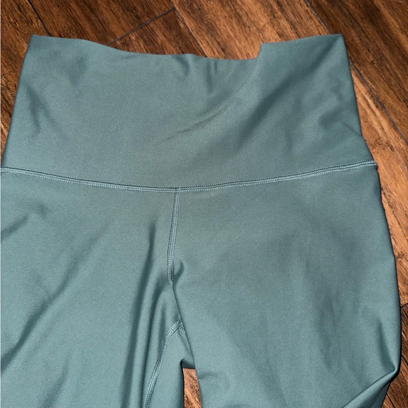 Old navy athletic leggings - Picture 2 of 3